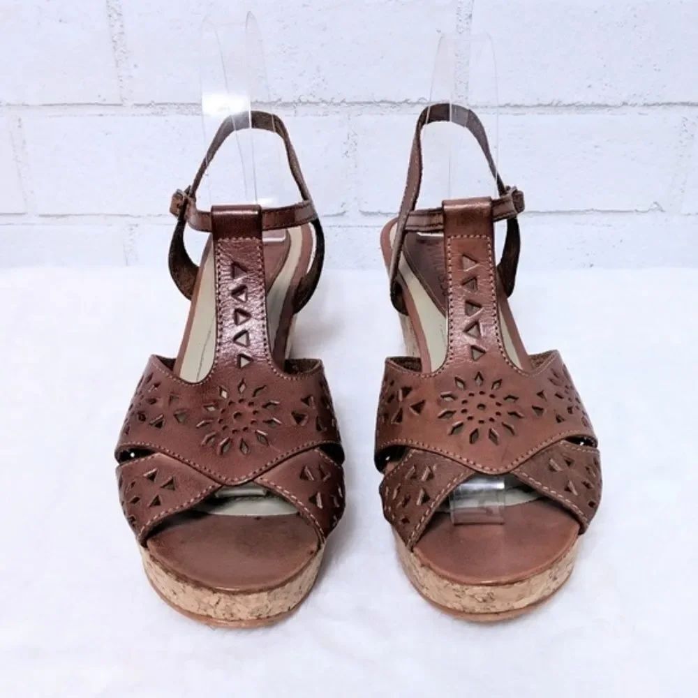 MATISSE Laser Cut Platform Wedge Sandals 8 - Picture 2 of 9